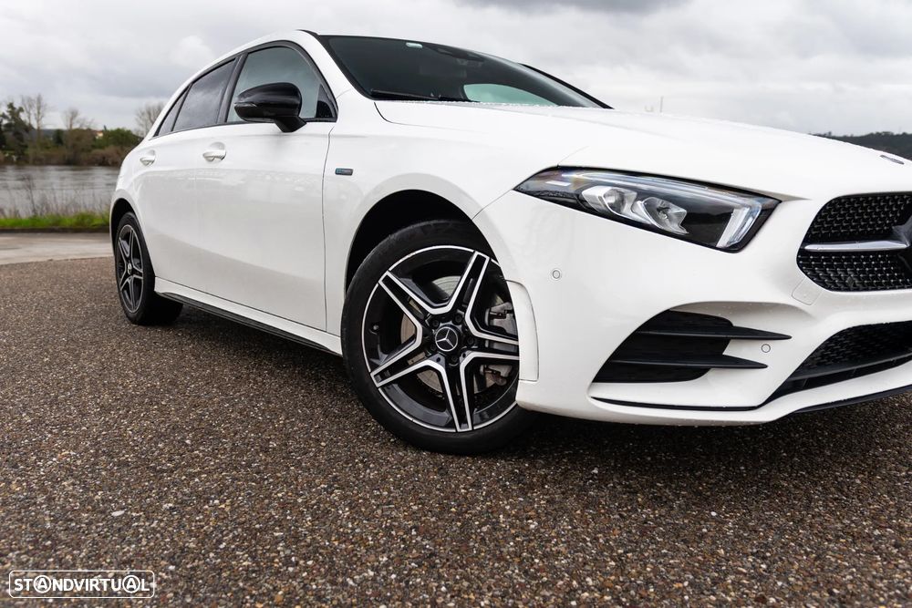 Mercedes-Benz A 250 e 8G-DCT AMG Line - 3