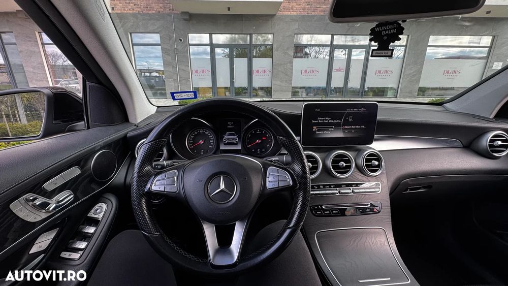Mercedes-Benz GLC 300 4MATIC 9G-TRONIC AMG Line - 11