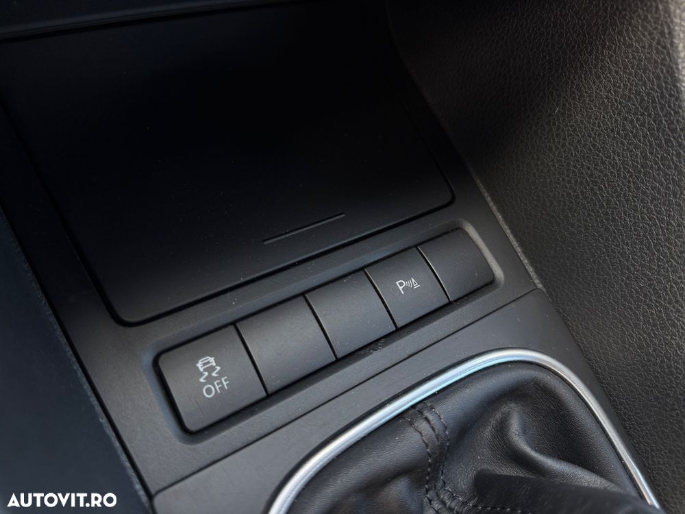 Volkswagen Golf 2.0 TDI DPF BlueMotion Technology Comfortline - 12