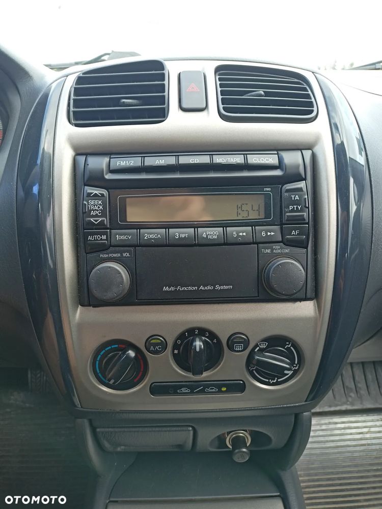 Mazda 323F - 10