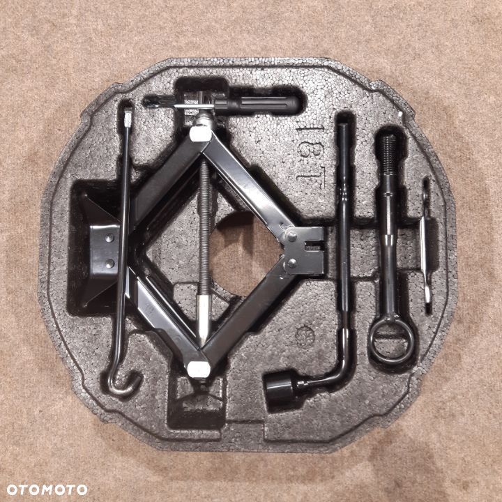 Zestaw Do Zmiany Koła Zapasowego KIA STINGER - 1