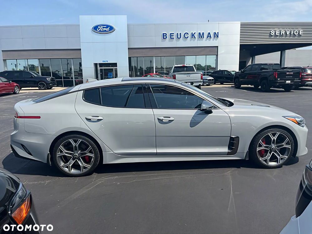 Kia Stinger - 2
