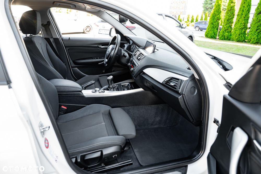 BMW Seria 1 118d Sport Line - 24