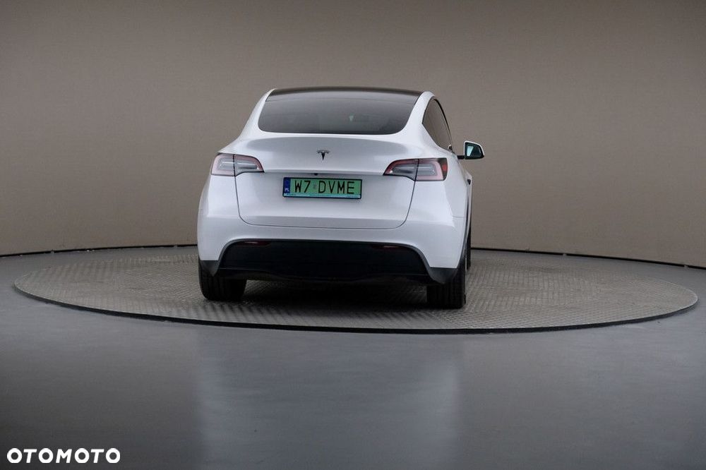 Tesla Model Y - 5