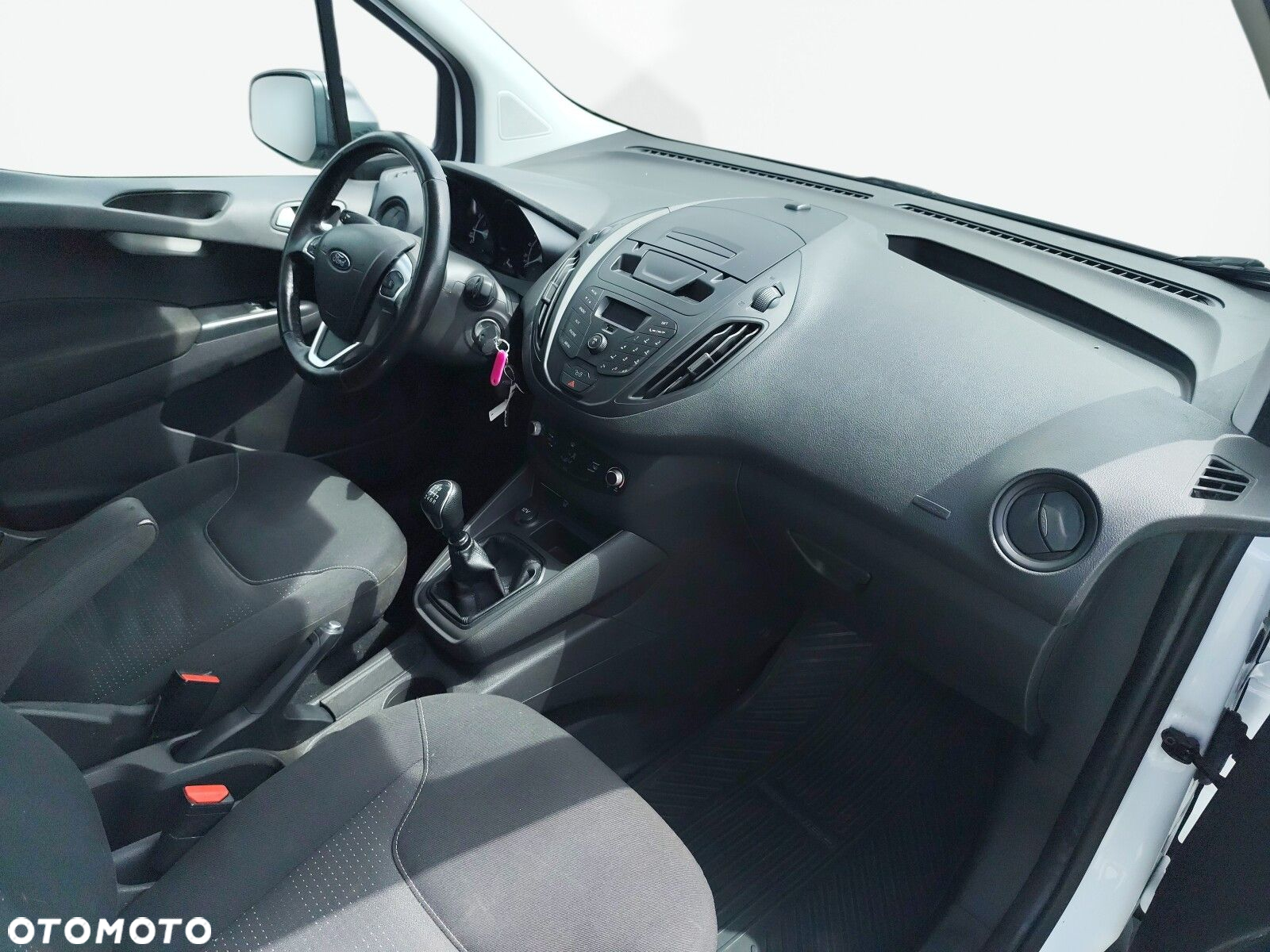 Ford transit-courier - 12