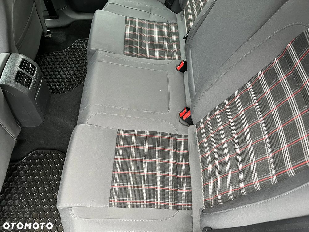 Volkswagen Golf 2.0 GTI - 11