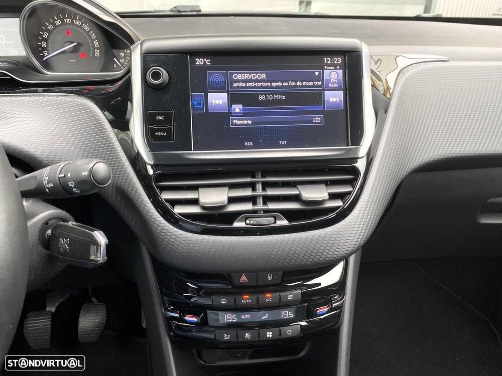Peugeot 2008 1.2 PureTech Allure - 11