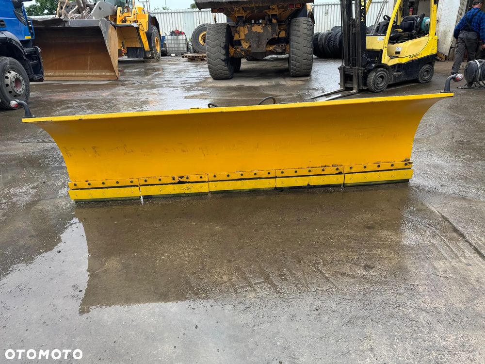 Caterpillar - 1