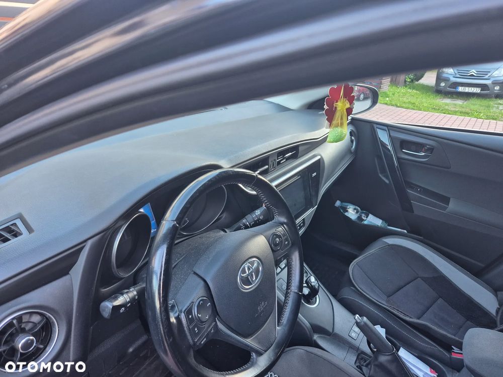Toyota Auris - 11