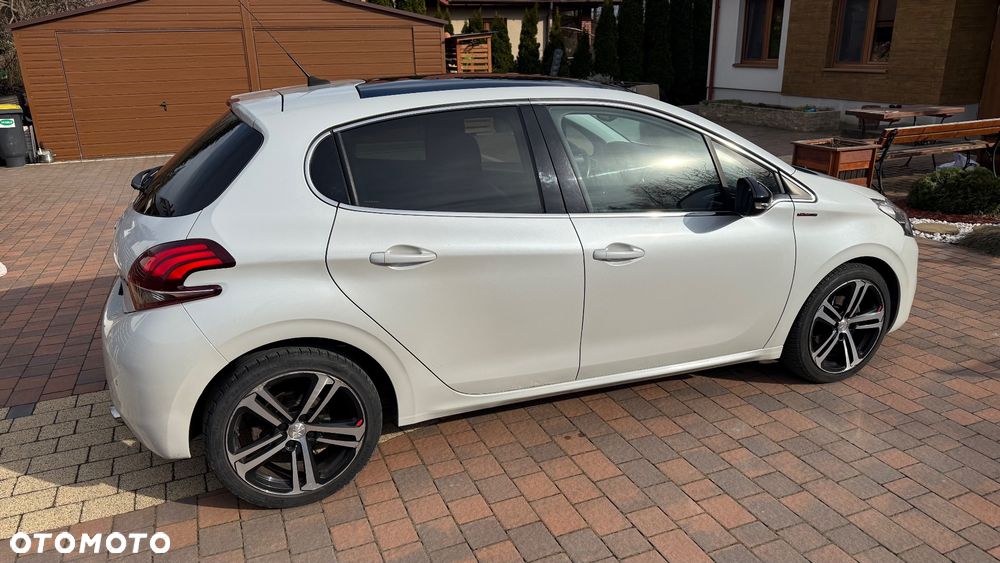 Peugeot 208 - 12