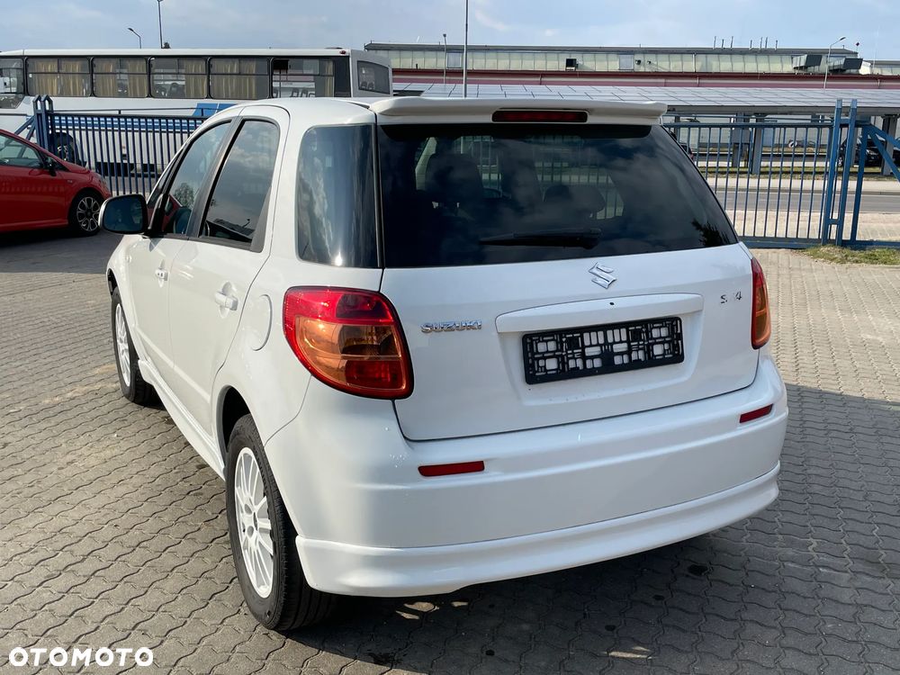 Suzuki SX4 1.6 VVT Streetline 4x2 Club - 17