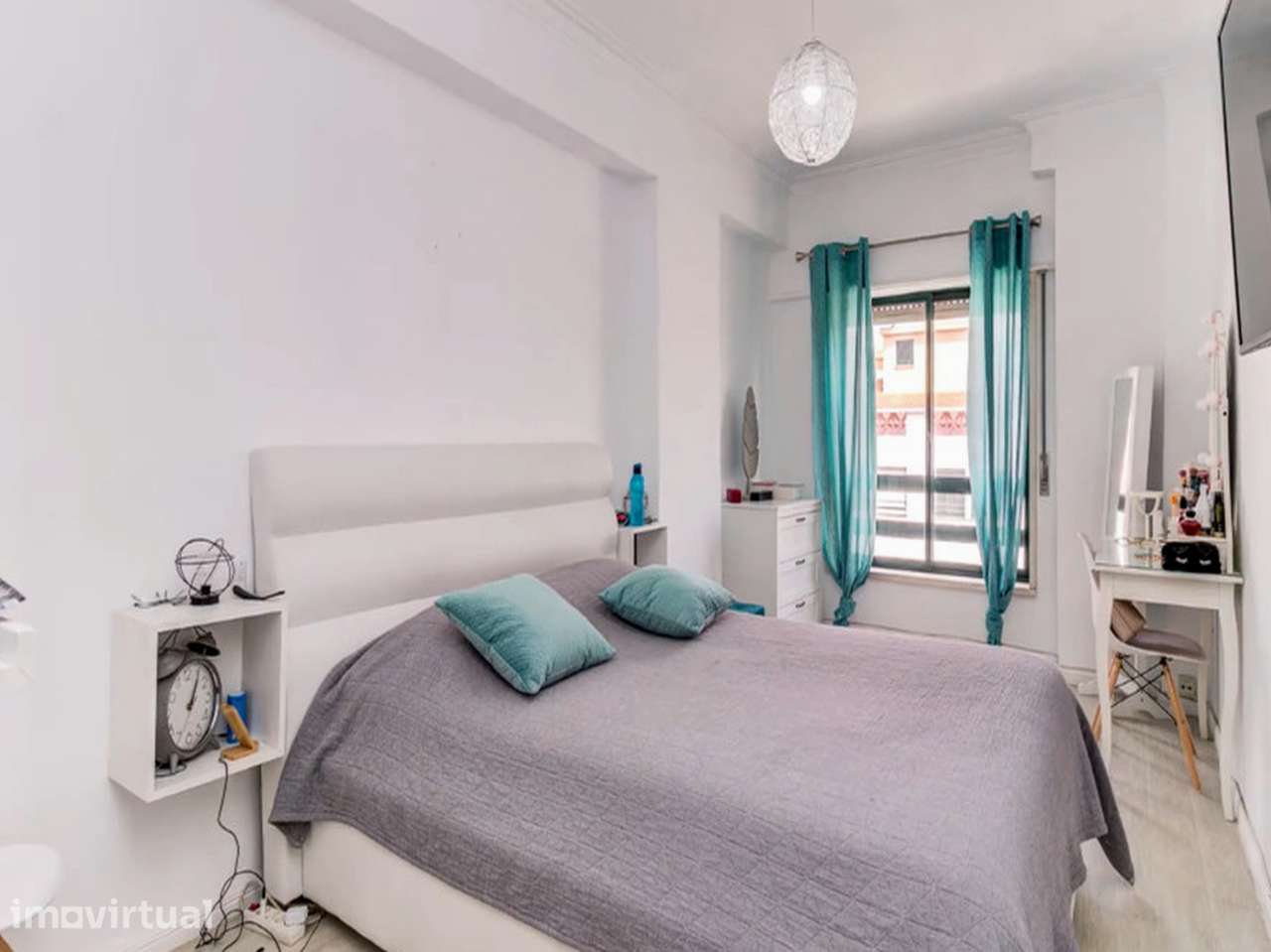Apartamento T2 com varanda e garagem em Sintra Massamá e Monte Abraão