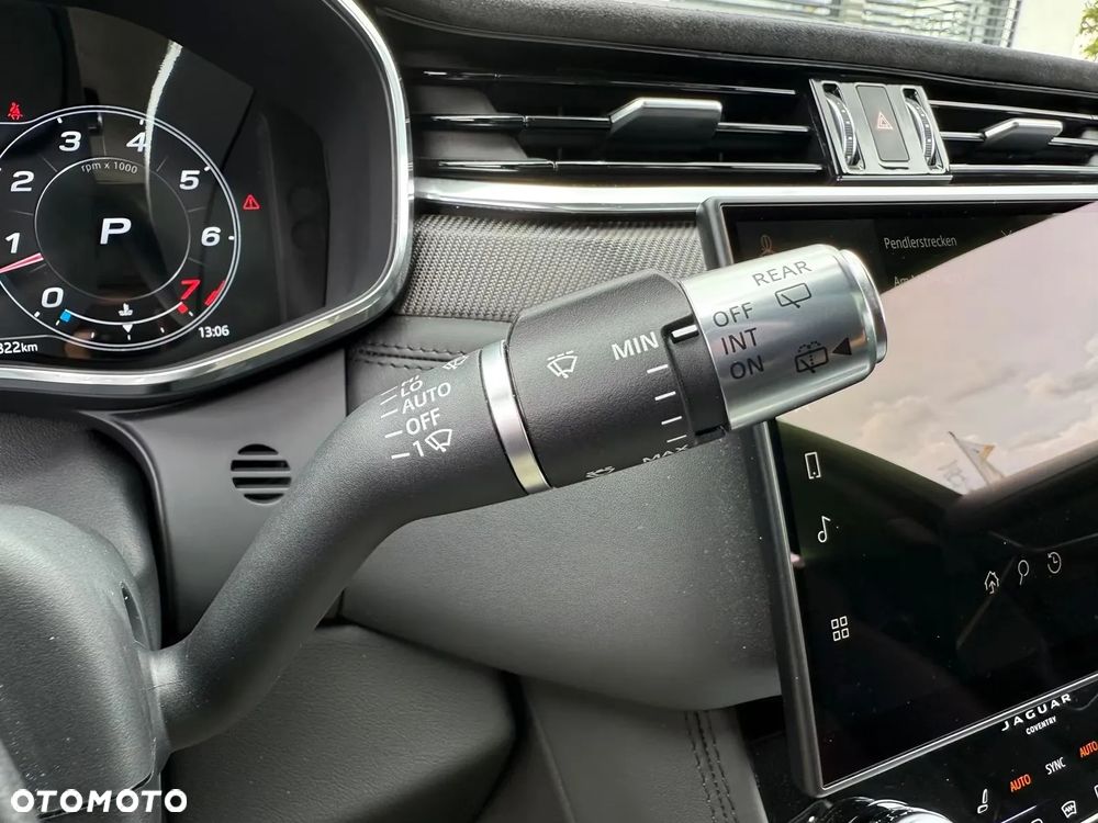 Jaguar F-Pace P550 AWD SVR - 23