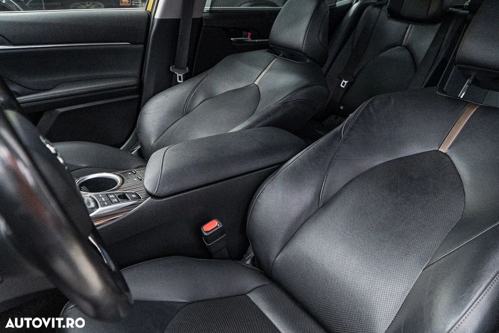 Toyota Camry 2.5 Hybrid Exclusive - 33