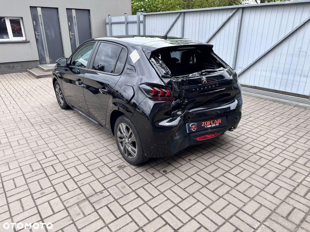 Peugeot 208 - 3