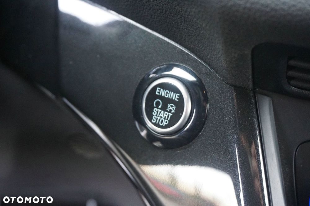 Ford Kuga 1.5 EcoBoost 2x4 ST-Line - 12