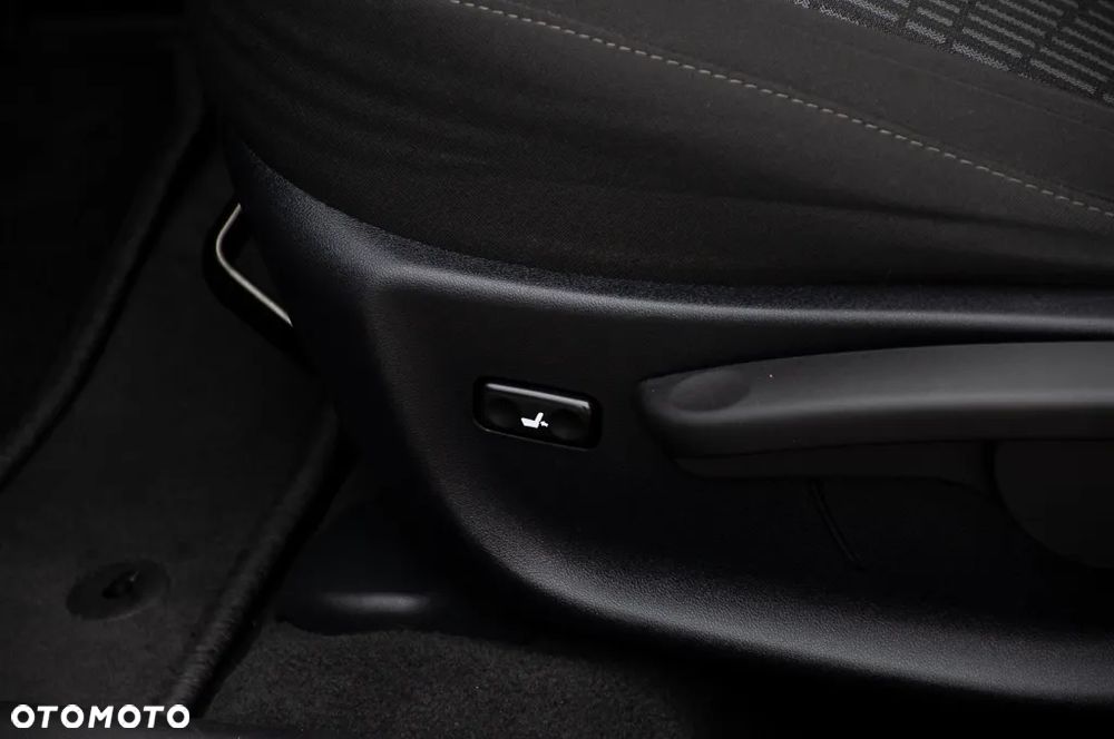 Toyota Avensis 1.8 Sol MS - 37