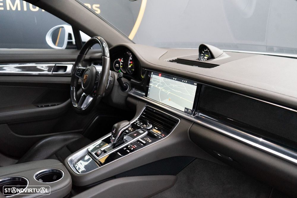 Porsche Panamera Sport Turismo 4 E-Hybrid - 5