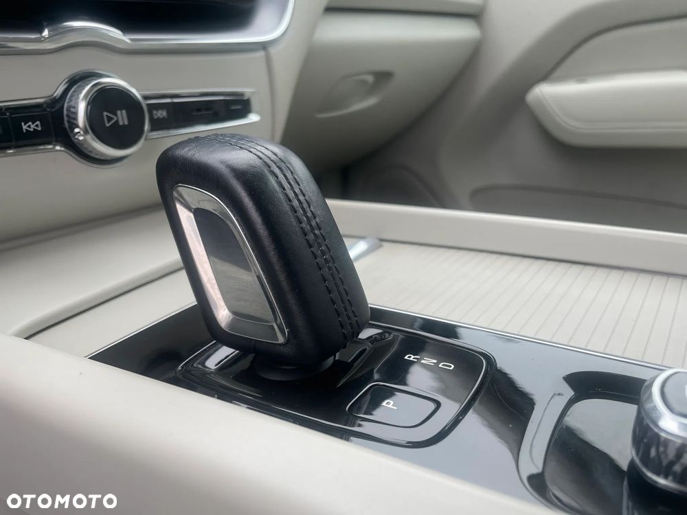 Volvo XC 60 B5 D AWD Inscription - 32