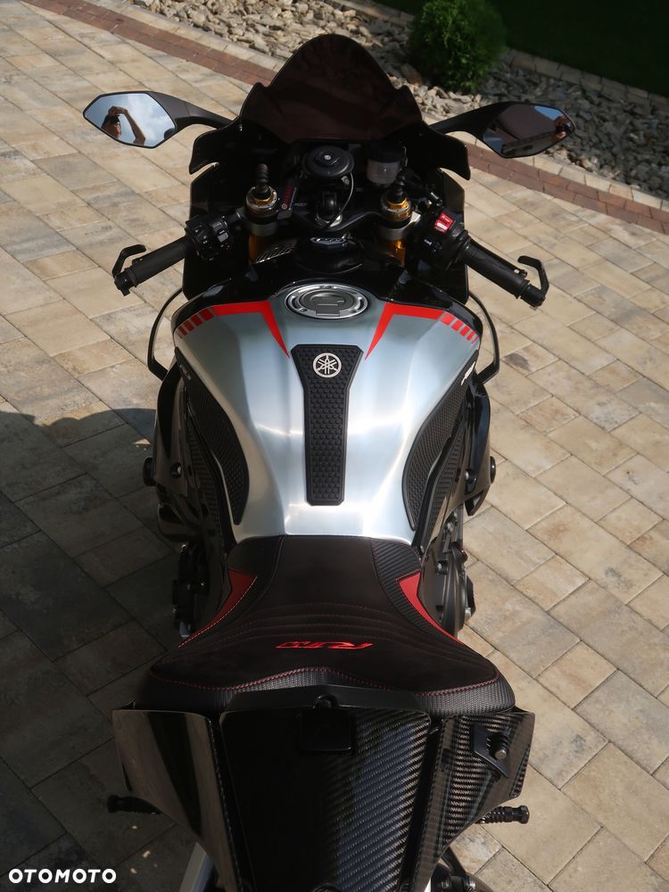 Yamaha R1 - 27