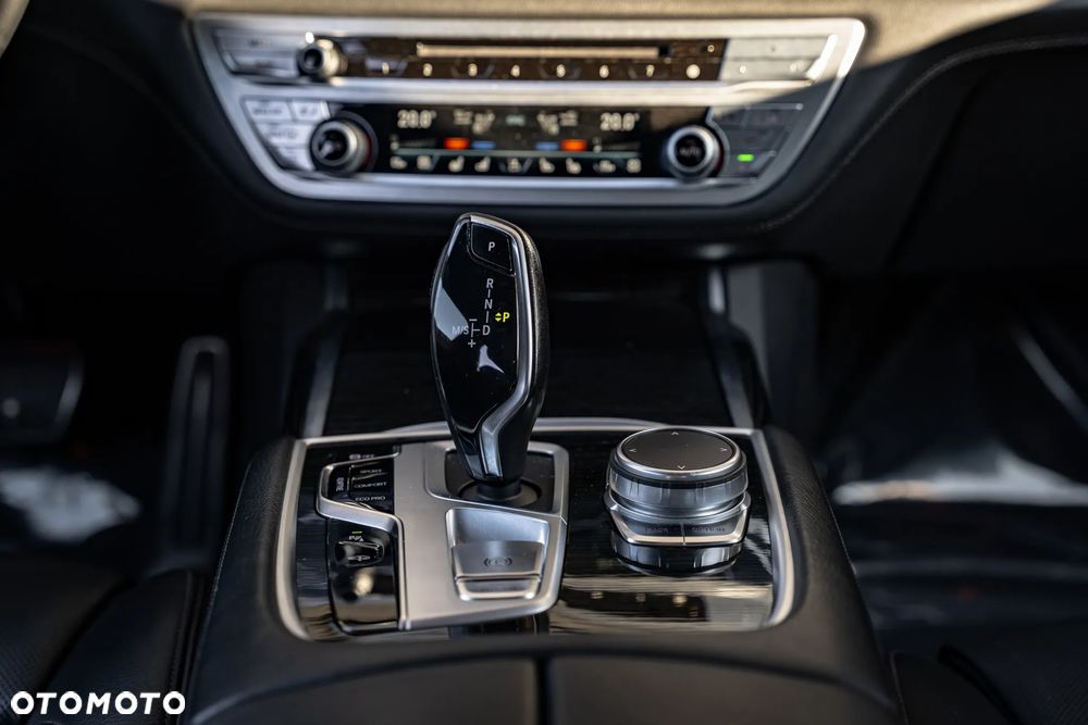 BMW Seria 7 740d xDrive sport - 28