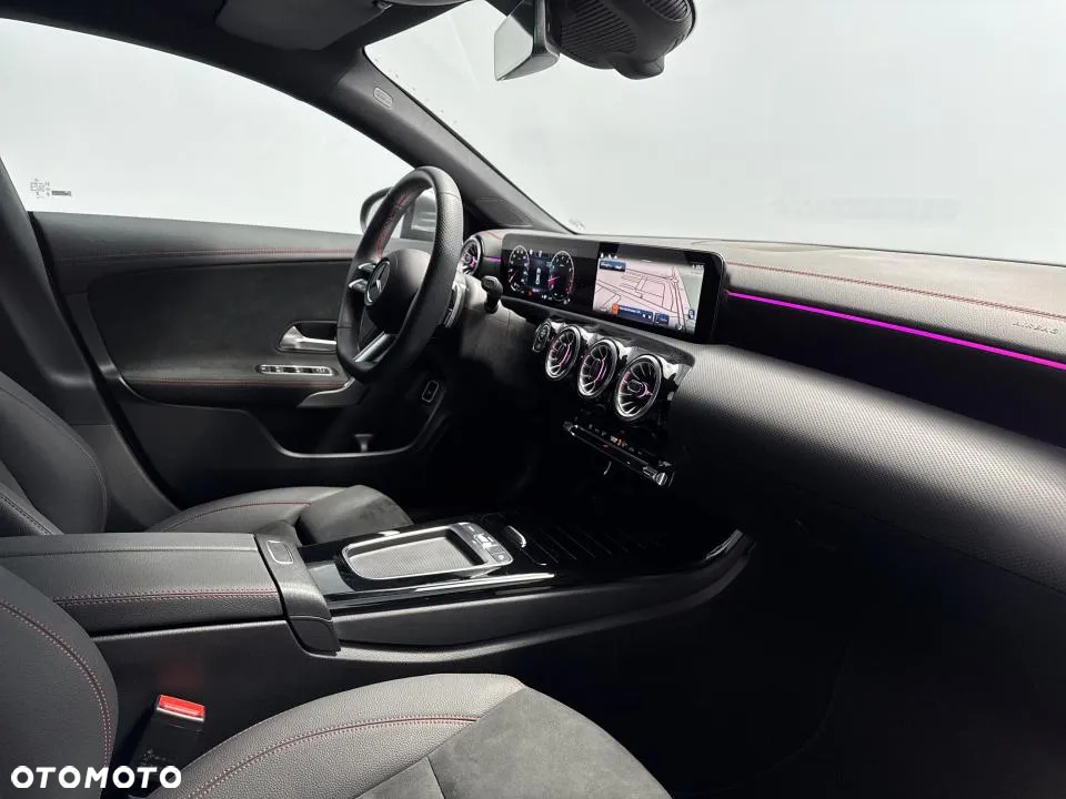 Mercedes-Benz CLA 180 AMG Line 7G-DCT - 24