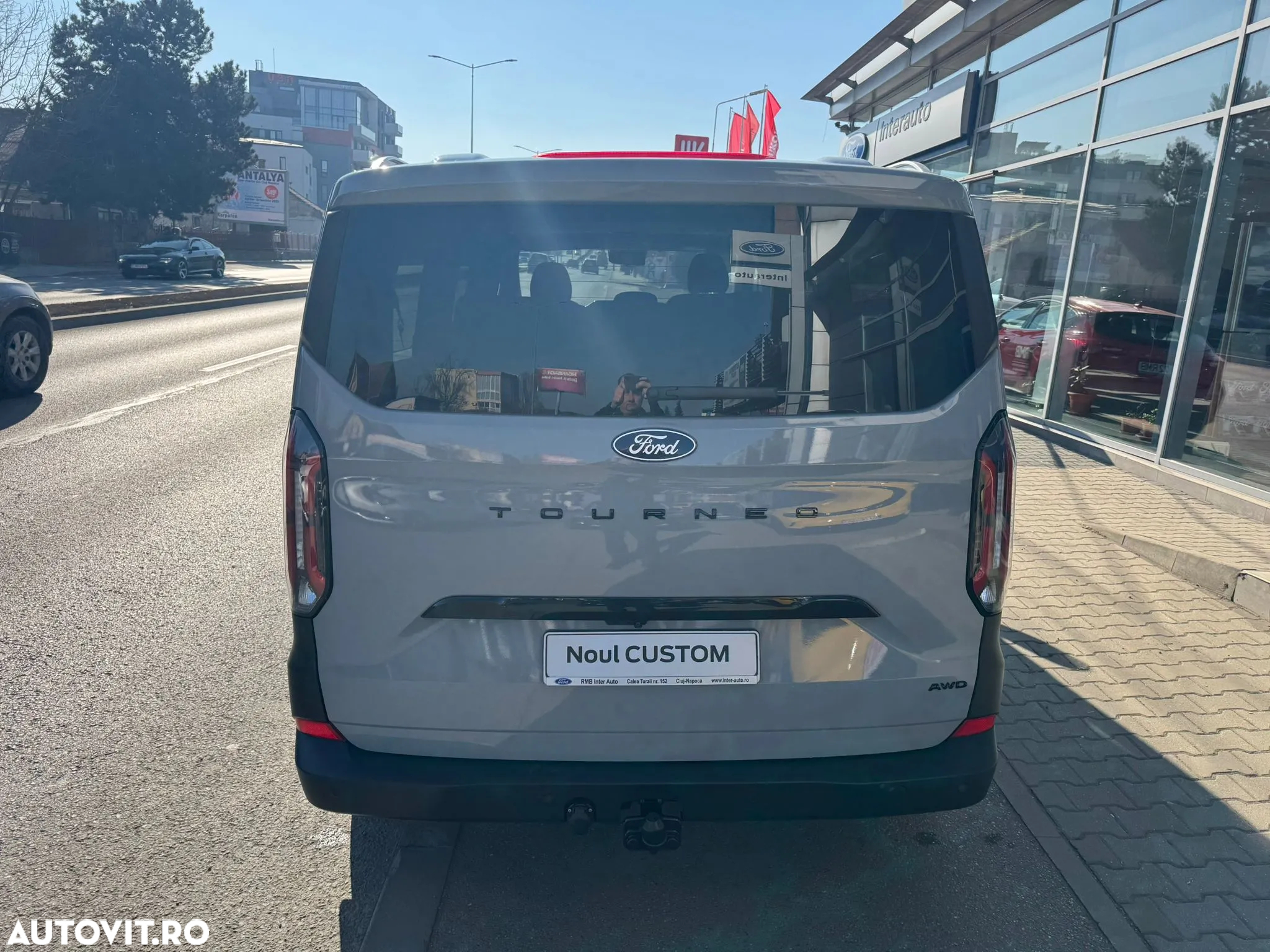 Ford Tourneo Custom Bus 320 2.0 EcoBlue 170 CP L1H1 Active Aut. - 9