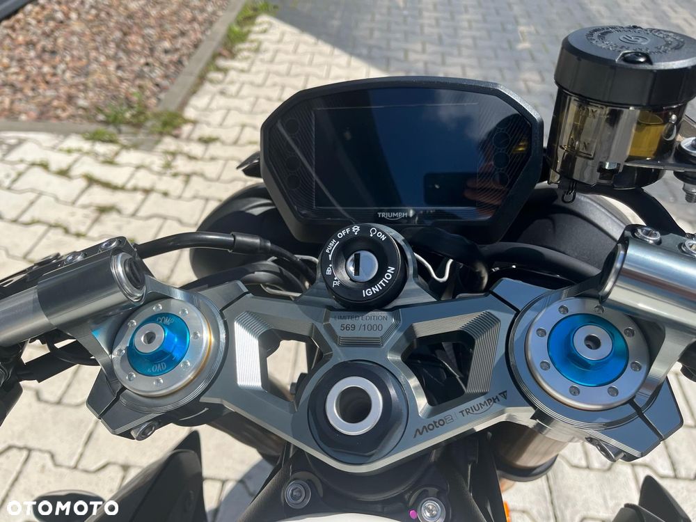 Triumph Street Triple - 18