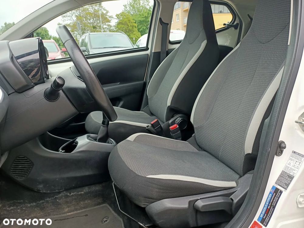 Toyota Aygo x-play - 9