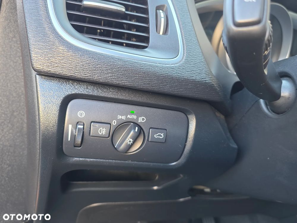 Volvo V40 Cross Country D3 Momentum - 23
