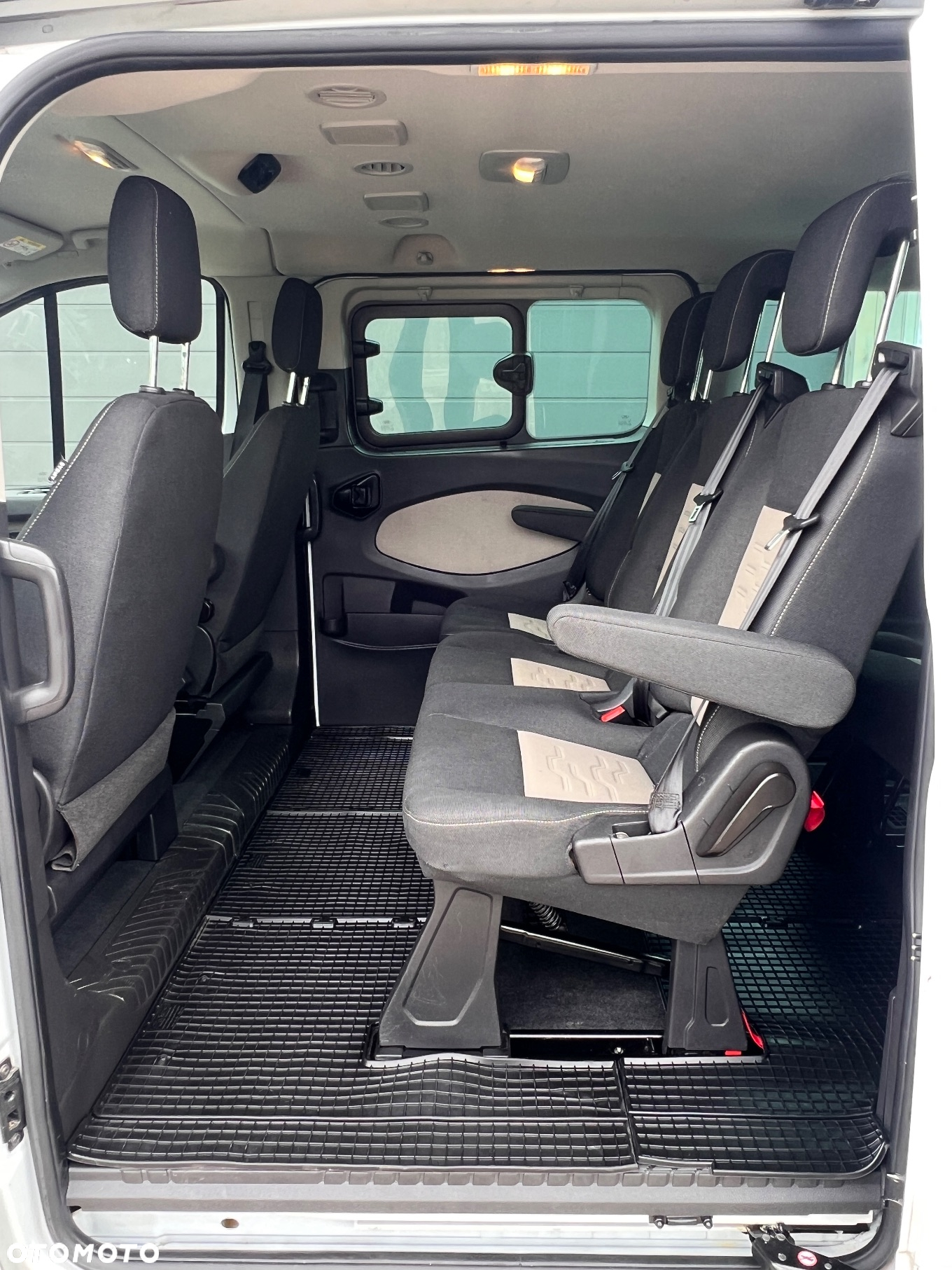 Ford Tourneo Custom 2.0 EcoBlue L1 Titanium - 13