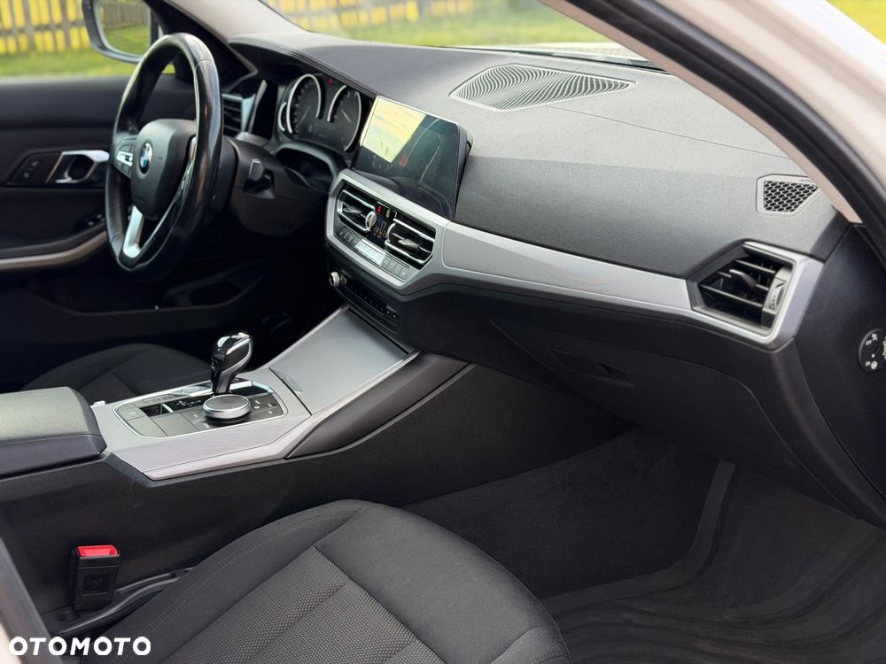 BMW Seria 3 320i Advantage - 15