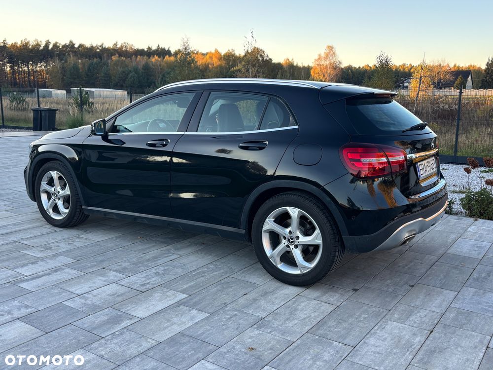 Mercedes-Benz GLA 180 7G-DCT Urban - 8