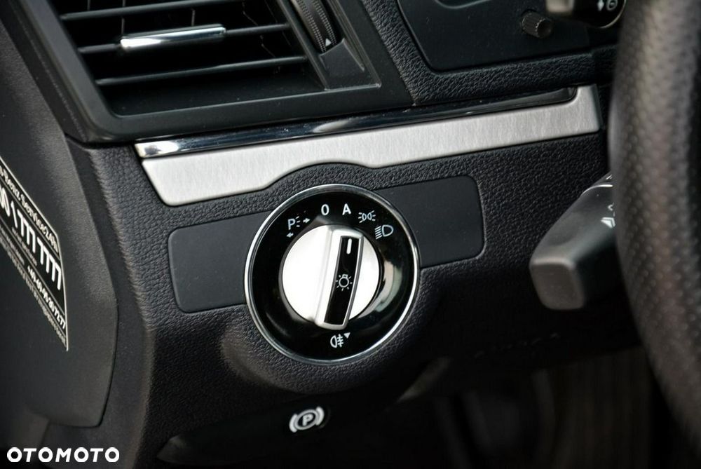 Mercedes-Benz Klasa E 350 CGI BlueEffICIENCY - 33