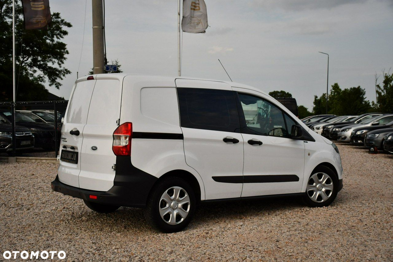 Ford Transit Courier - 23