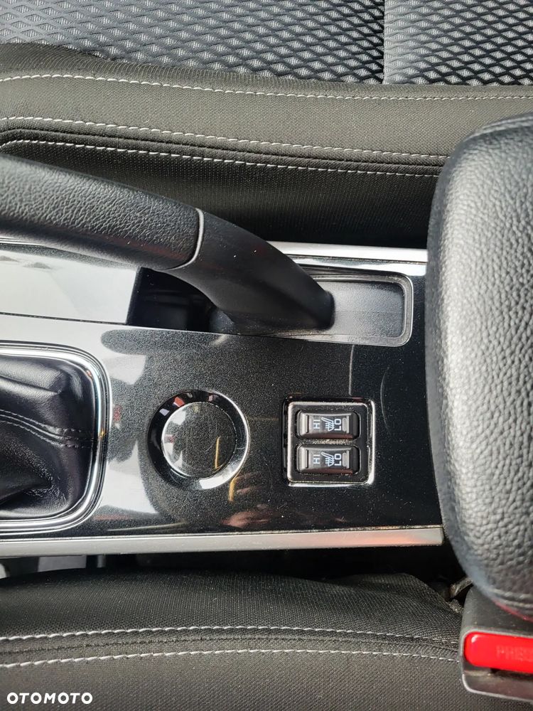 Mitsubishi Outlander - 16