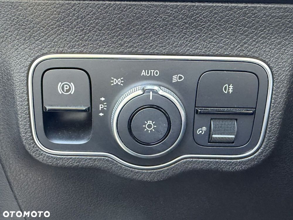 Mercedes-Benz GLB 200 d Progressive 8G-DCT - 29