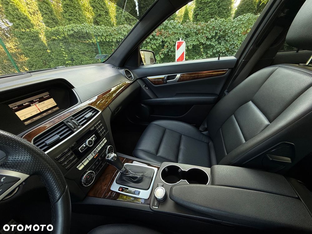 Mercedes-Benz Klasa C 250 CGI Automatik BlueEFFICIENCY SPORT EDITION - 22
