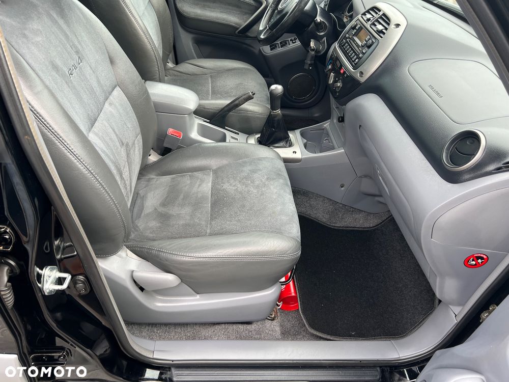 Toyota RAV4 2.0 VVT-i 4x4 - 28