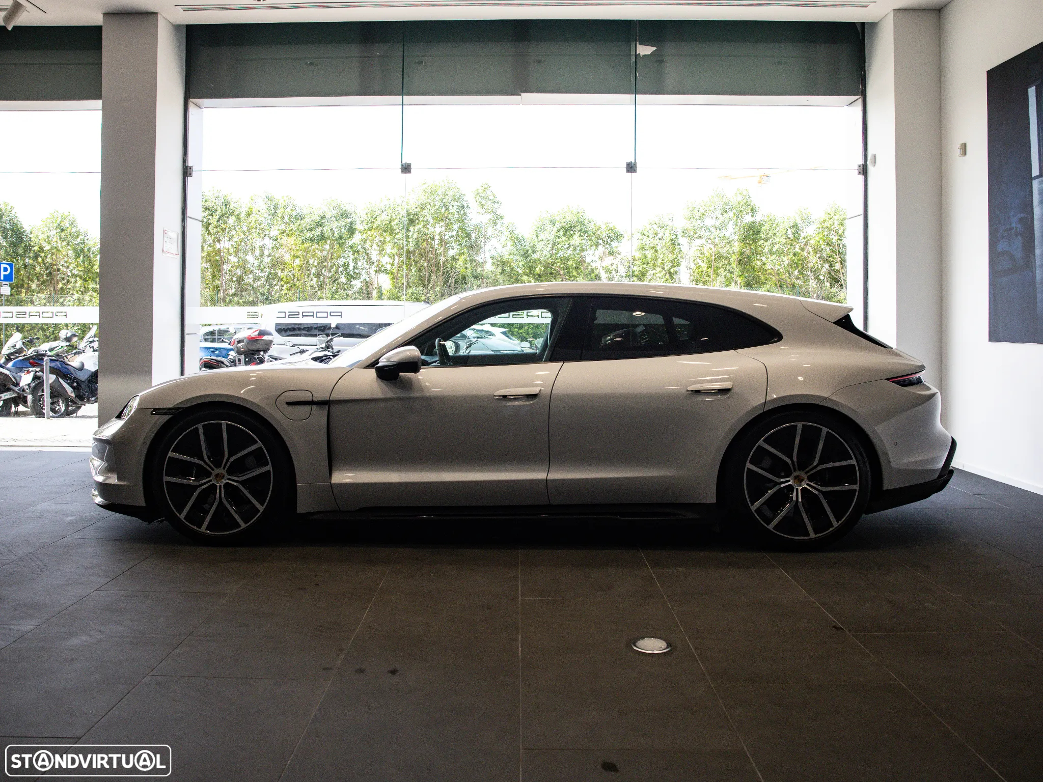 Porsche Taycan Sport Turismo Standard - 3