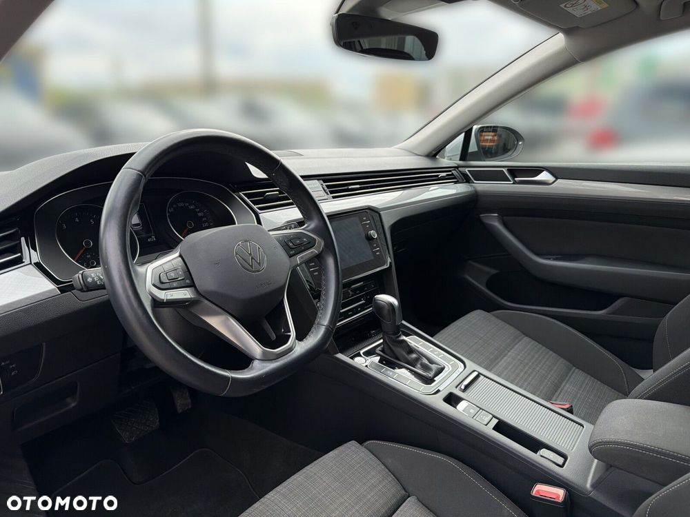 Volkswagen Passat - 11