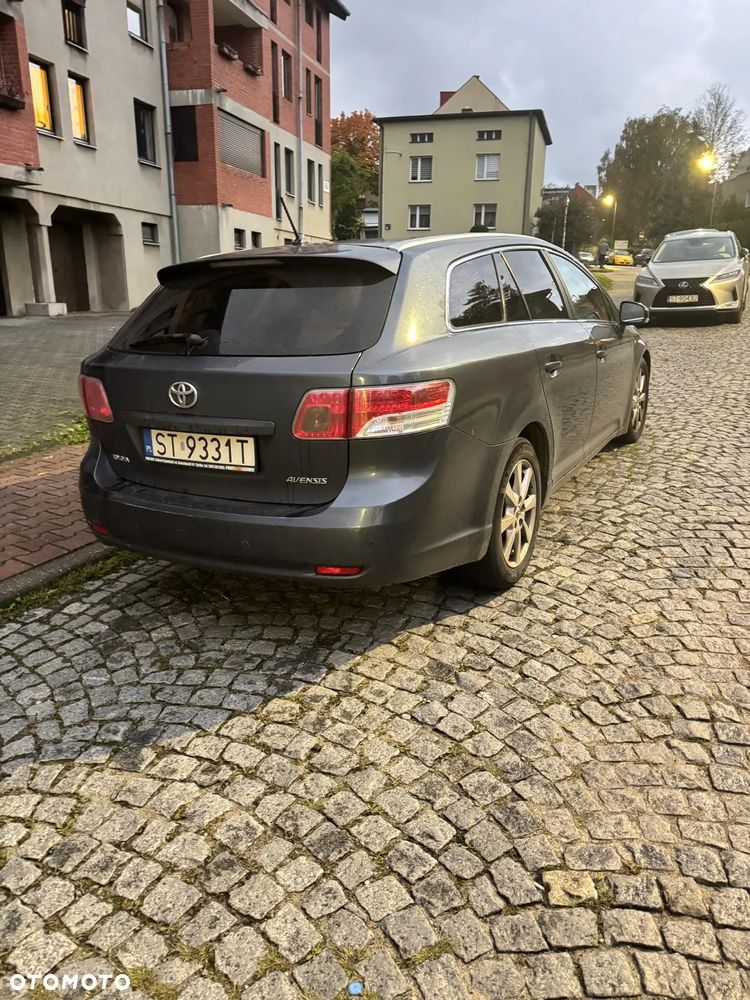Toyota Avensis 2.0 D-4D Sol - 2