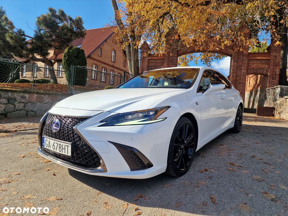 Lexus ES 300h F Sport Edition - 1
