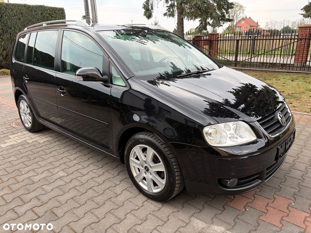 Volkswagen Touran 2.0 FSI Automatik Highline - 4