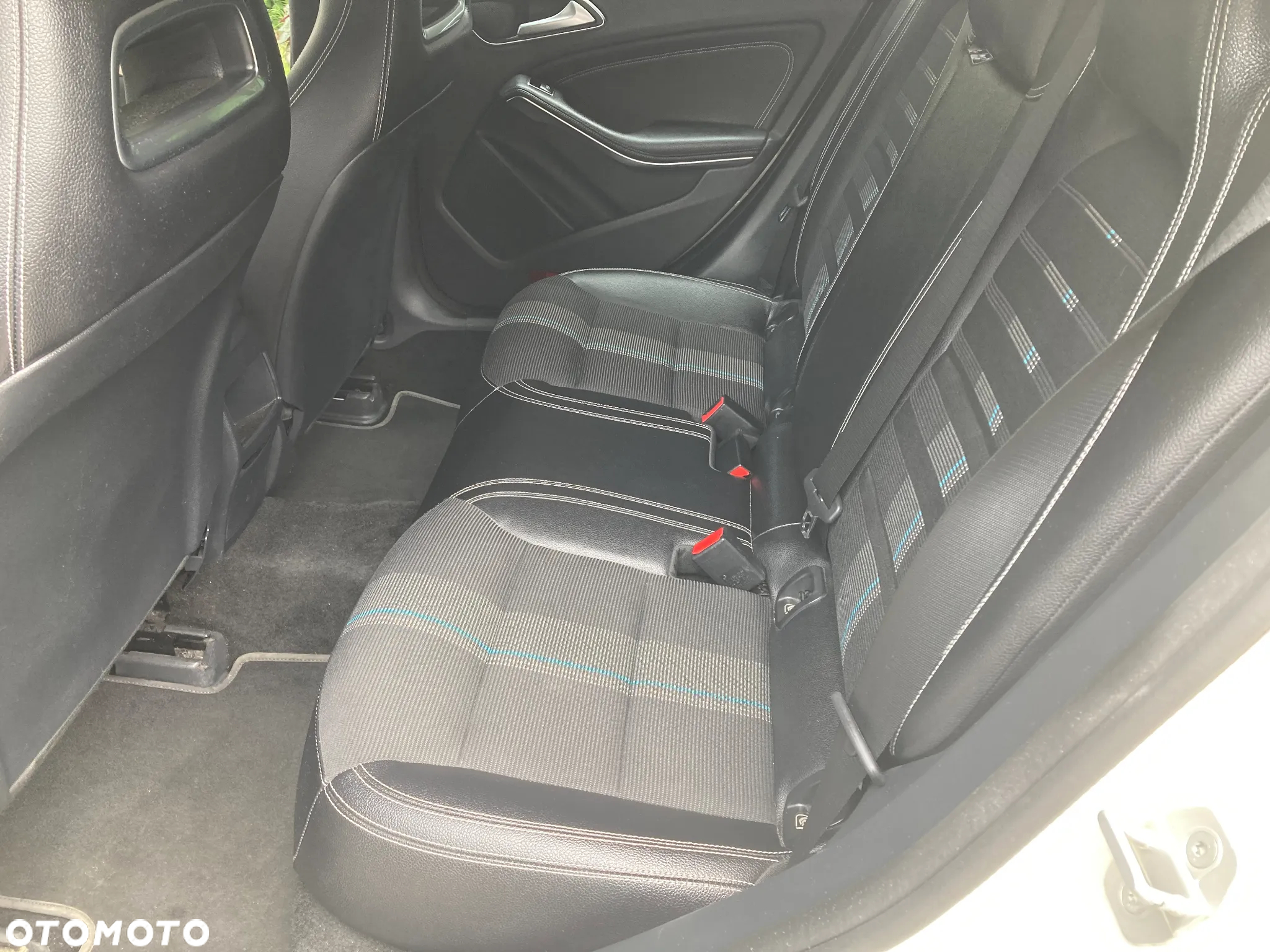 Mercedes-Benz CLA 200 7G-DCT Urban - 10