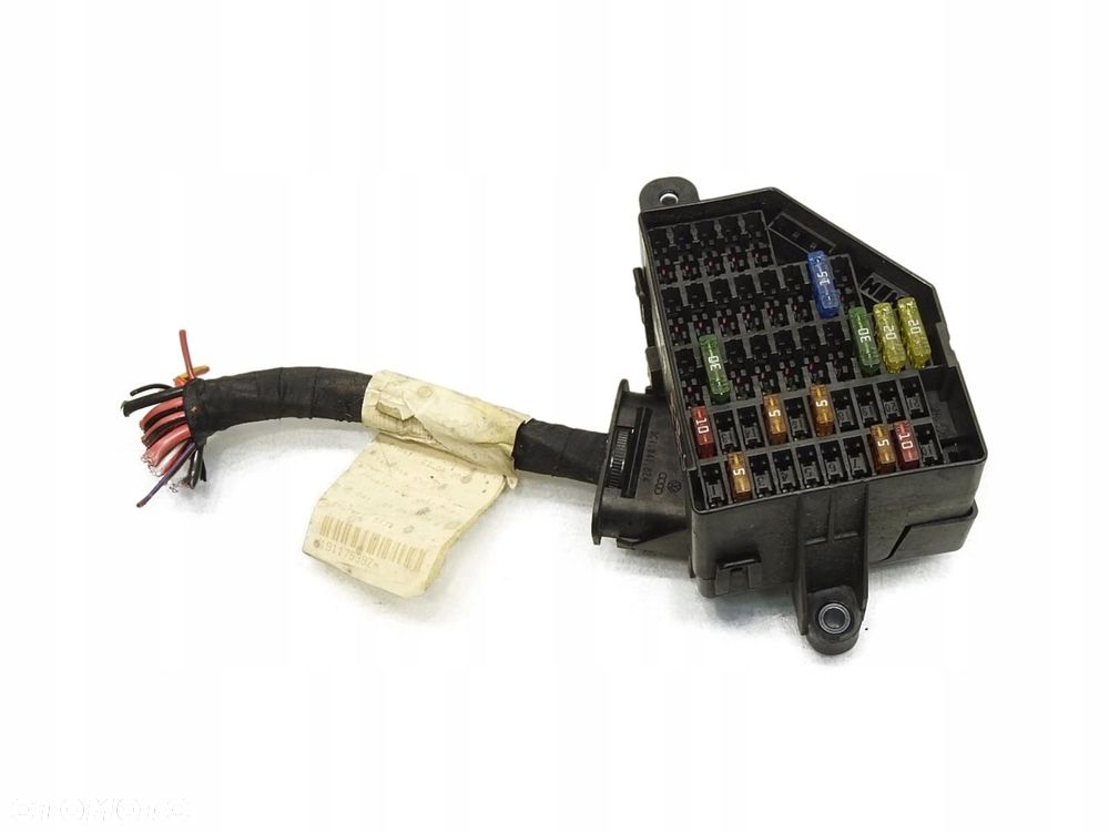 SKRZYNKA BEZPIECZNIKOW VW PASSAT B6 1.9 TDI - 1