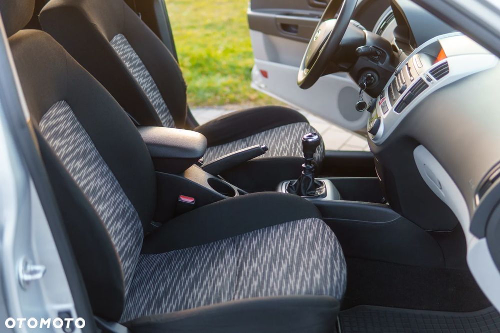 Kia Ceed - 13