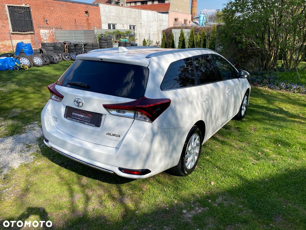 Toyota Auris 1.6 Valvematic Executive - 9