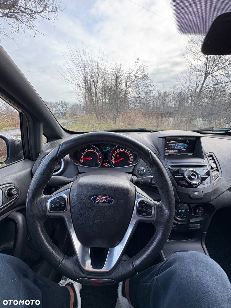 Ford Fiesta ST - 16