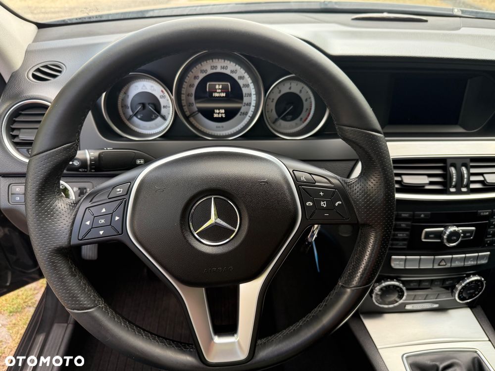 Mercedes-Benz Klasa C 200 CGI BlueEFFICIENCY Avantgarde - 14